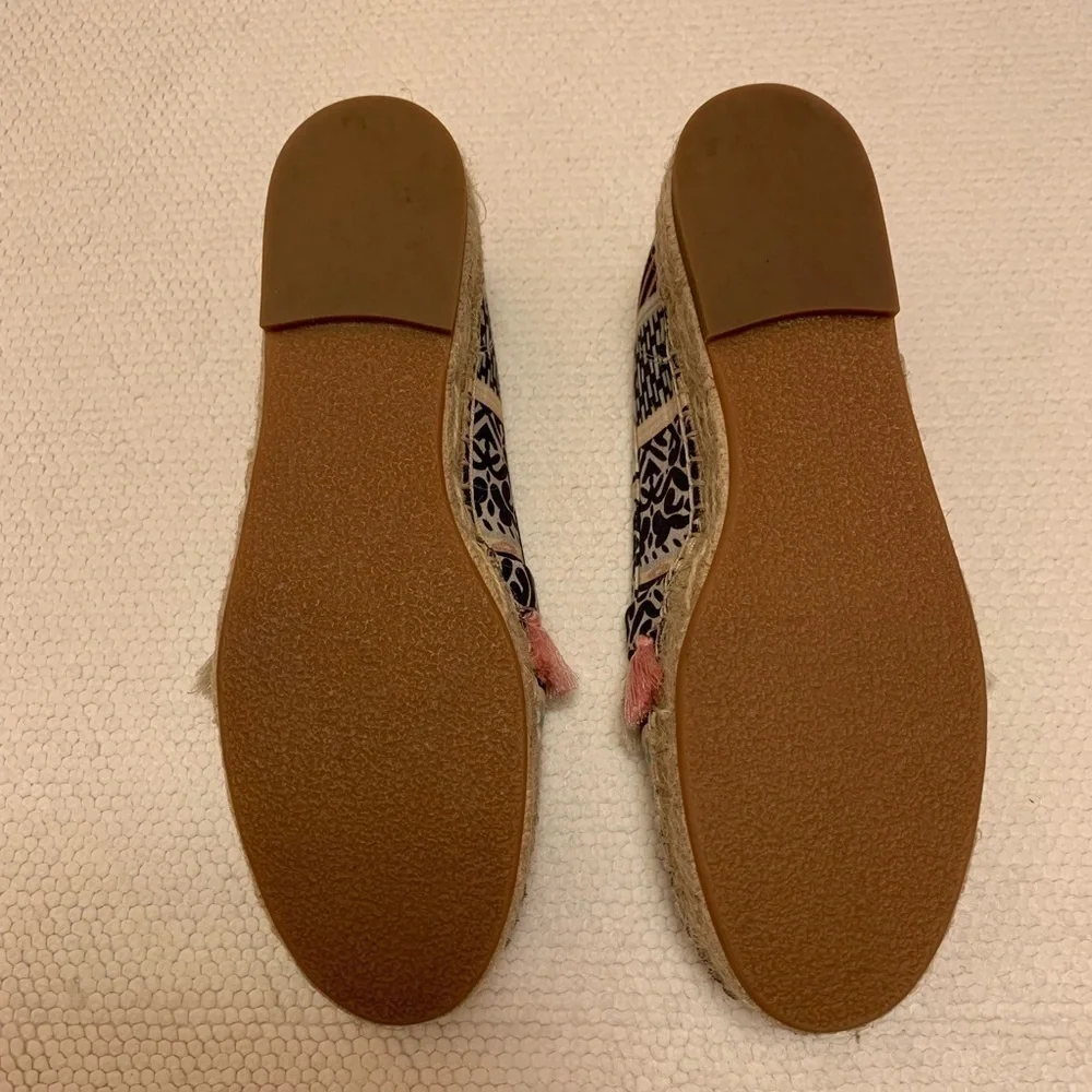 Like NEW CROWN vintage Kalani Flatform Slip-On
